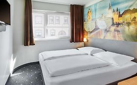 B&B Hotel Würzburg-City Room photo