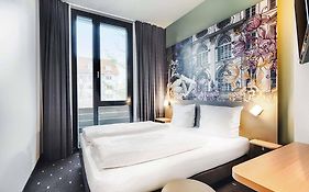 B&B Hotel München-Moosach Room photo